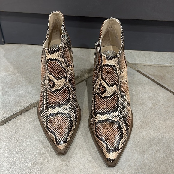 Vince Camuto Geeanne Spiced Sand Snake Bootie Size 7.5 - Picture 2 of 9